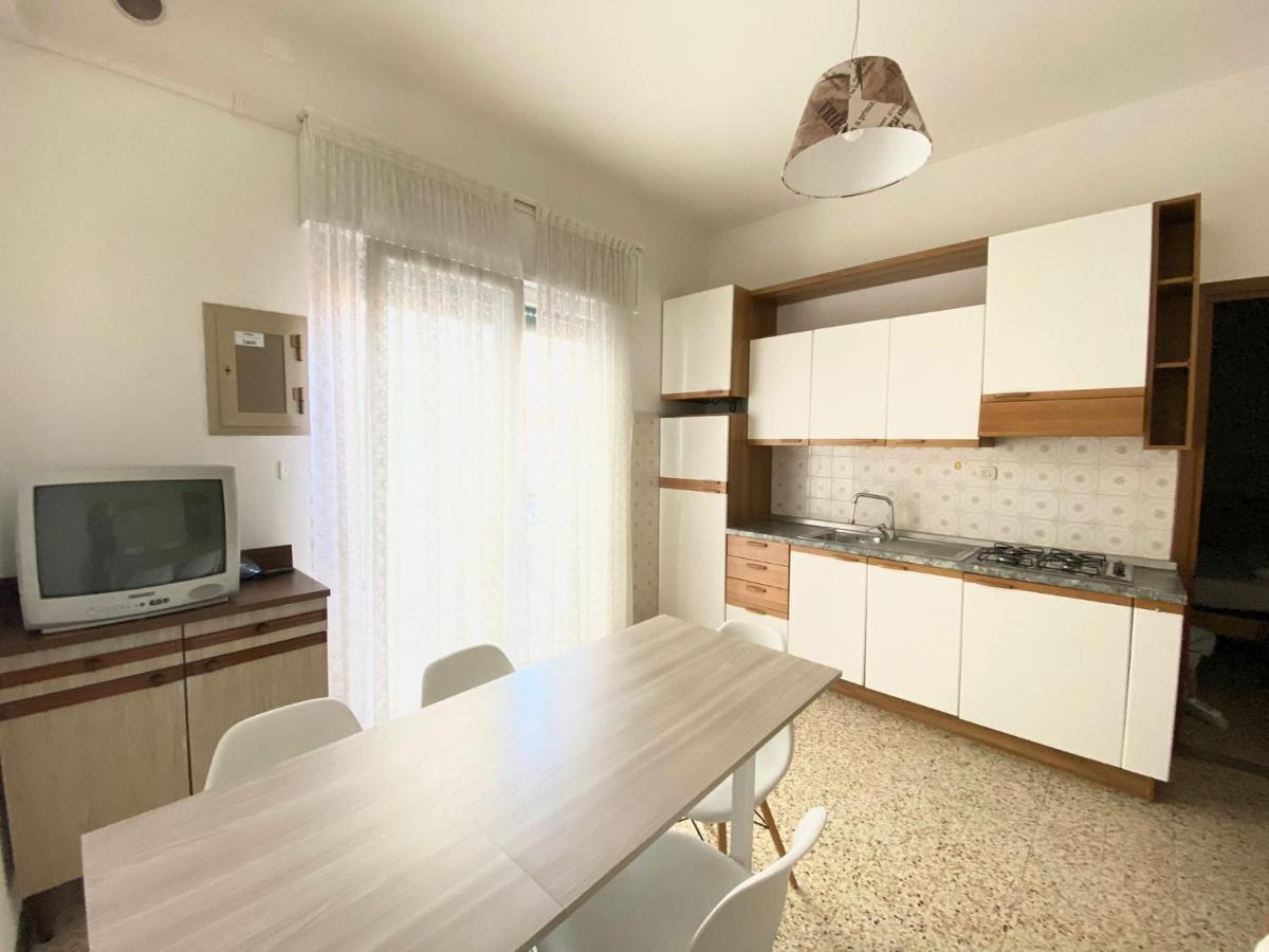 Euroresidence - Piazza Mazzini- 30 Mt Dal Mare Lido di Jesolo Luaran gambar